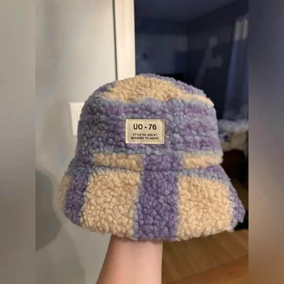 Urban Outfitters Sherpa Bucket Hat - Picture 1 of 3